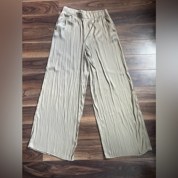 WIDE LEG SATIN PANTS LIGHT GREEN - Picture 1 of 2